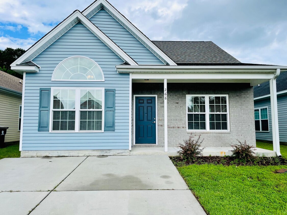Rare offering in Palmetto Cove! POND FRONT... - Rare offering in Palmetto Cove! POND FRONT...