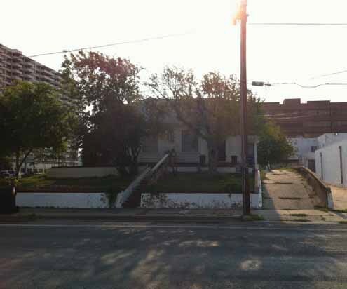 Building Photo - 210 S Tancahua St