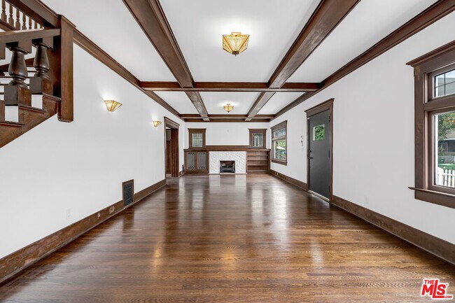 Foto del edificio - 1804 Roosevelt Ave