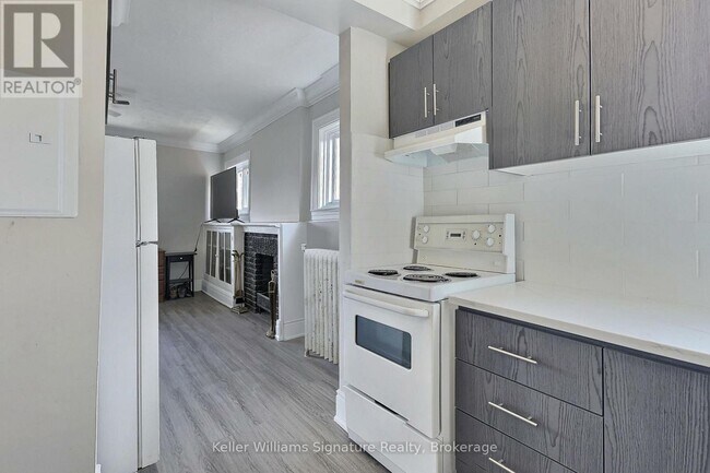 Building Photo - 8-8 Tisdale St S