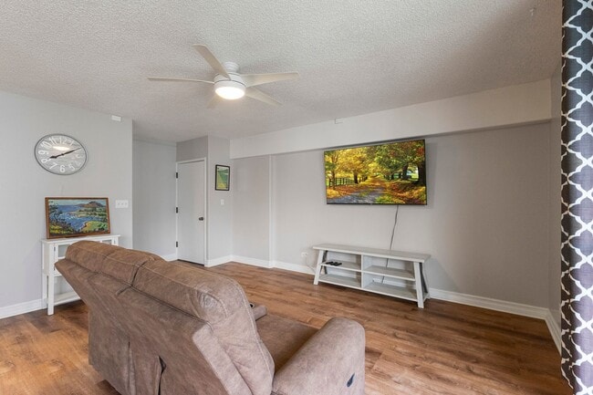 Building Photo - Updated 2-Bedroom Condo with Koolau Views in Prime Kaneohe Location