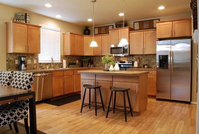 Foto del edificio - 4/3 Home with Mountain Views in Redmond