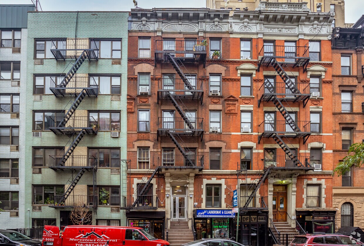 Foto principal - 256 W 15th St