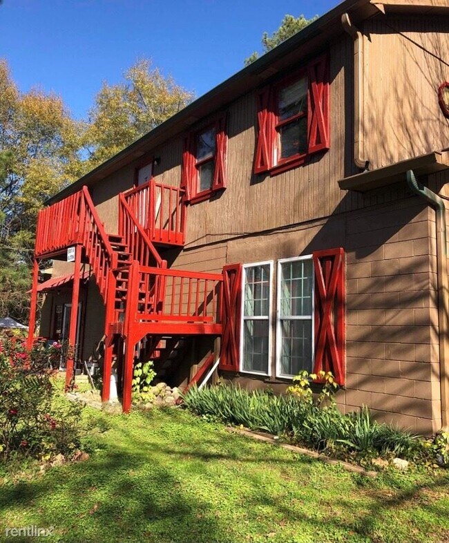 Building Photo - 2 br, 1 bath Triplex - 709 Atlanta Highway A