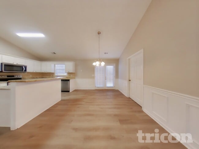 Building Photo - 20 Hillock Ct