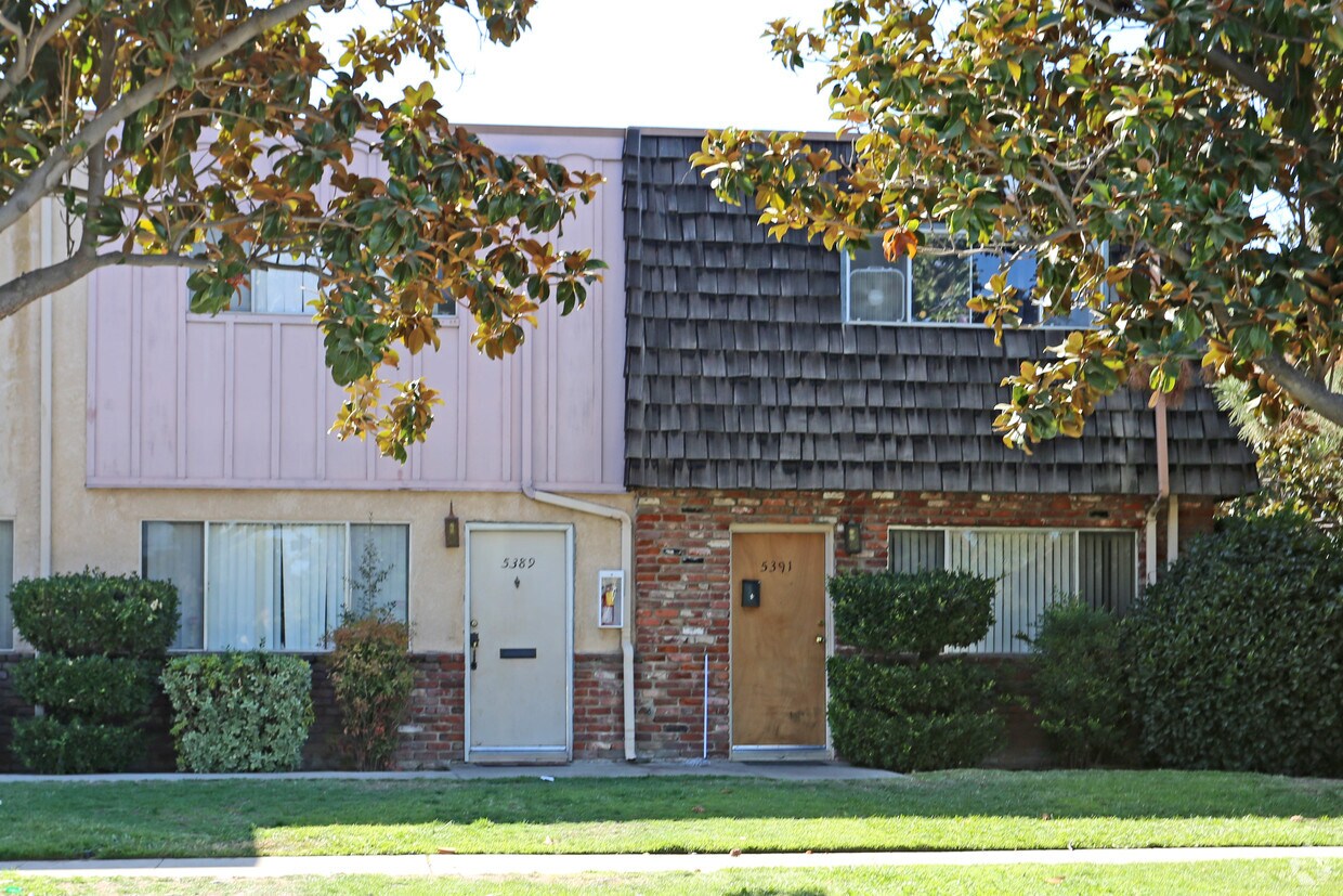 Building Photo - 5381-5391 N Angus St