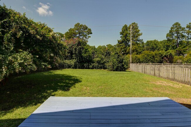 Foto del edificio - Freshly Updated 3 bedroom Home with New Roof & Spacious Backyard!
