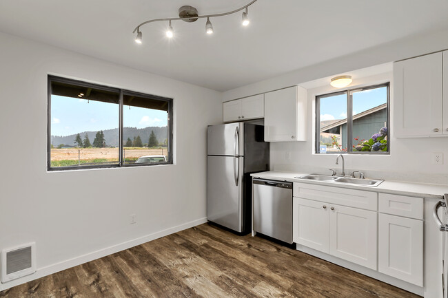 2x1 Kitchen - Rainier Meadow