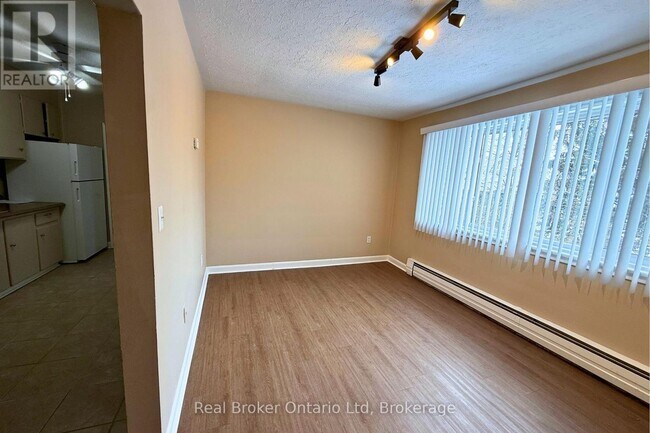 Photo du bâtiment - 316 Peter St N