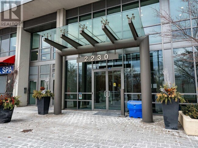 Photo du bâtiment - 2230 Lake Shore Blvd W