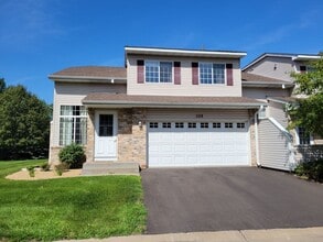 Building Photo - 528 Spruce Dr