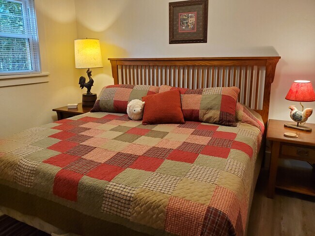 Foto del edificio - 204 E 3rd Ave