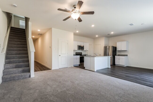 Foto del edificio - 15318 Abella Drive