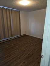 Building Photo - 406 West Ave