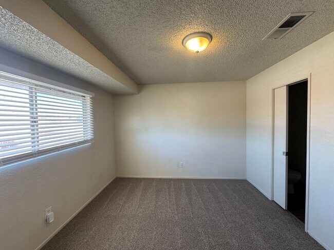 Foto del edificio - 4208 White Ln