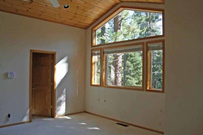 Master bedroom - 12368 Greenwood Dr