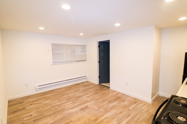 Foto del edificio - 6115-6126 Plymouth Avenue