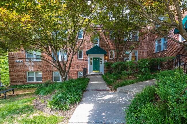 Entrada - 4029 Benton St NW