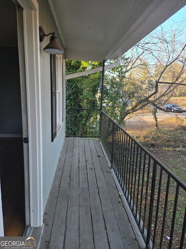 Building Photo - 320 Vine St