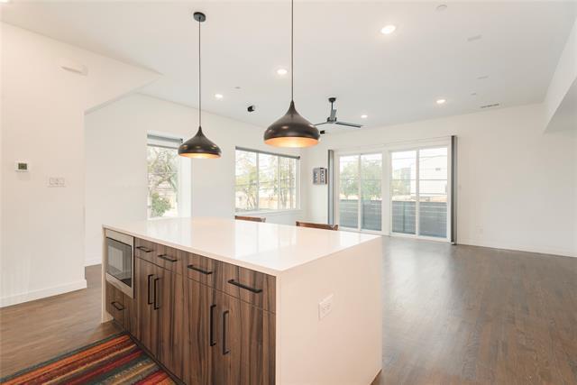 Building Photo - 1901 N Carroll Ave