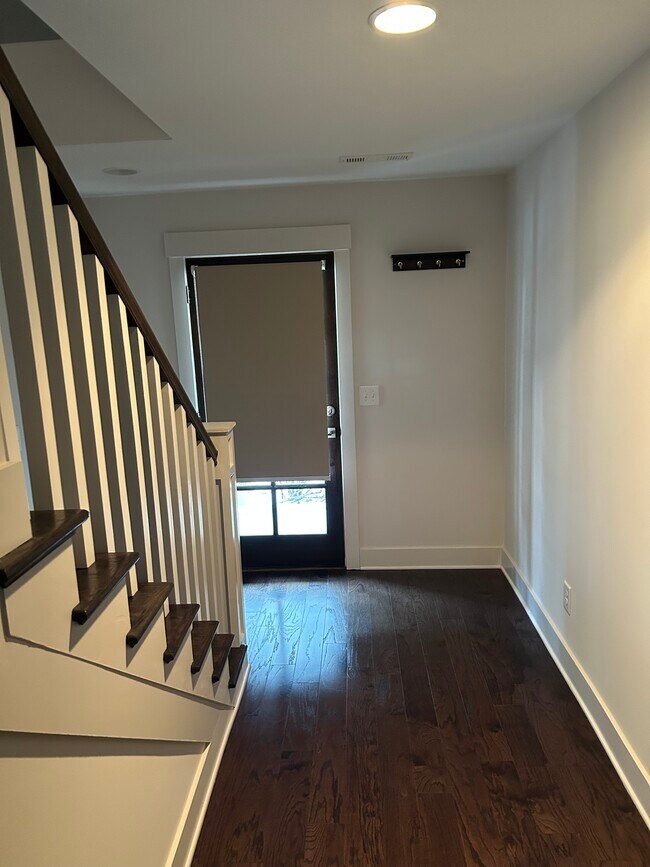 Building Photo - 606 Centerpoint Ln