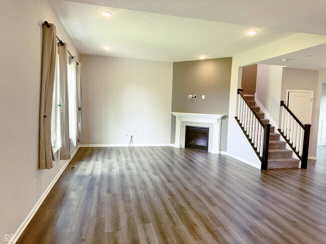 Building Photo - 7882 Villa Cir