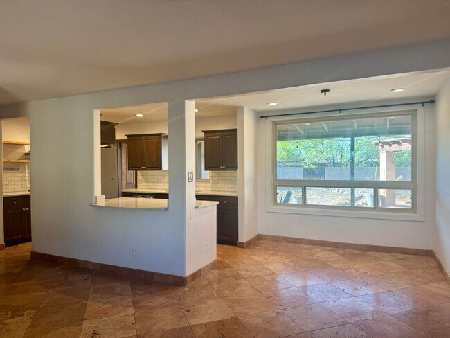 Foto del edificio - Beautifully updated 3-bedroom, 2-bath home