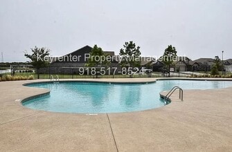 Building Photo - 11108 N 146th E Ave