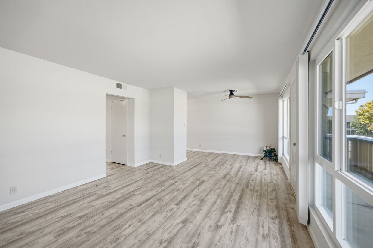 Foto principal - 401 Whitehall Rd