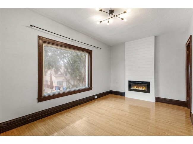 Building Photo - 2881 Irving Ave S