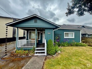 Building Photo - 10222 17th Ave SW