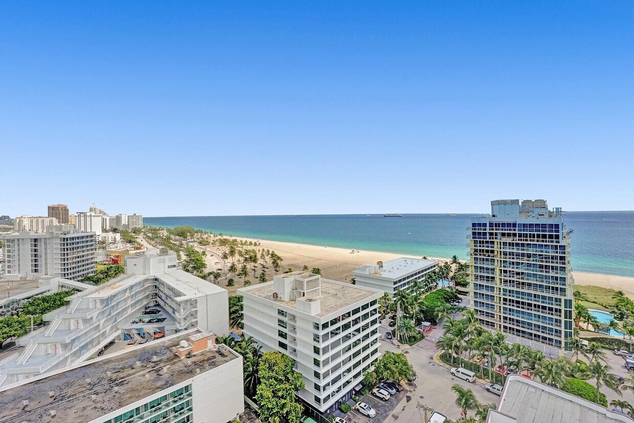 Foto principal - 3000 Holiday Dr