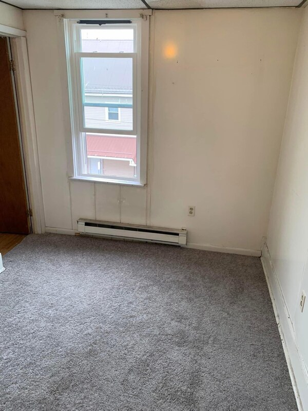 Foto del edificio - 107 Powell Ave