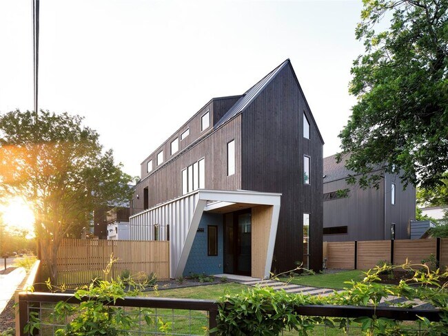 Building Photo - 3012 Stokes Dr