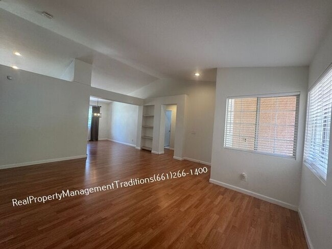 Building Photo - 3Bed+2 Bath Rancho vista Home