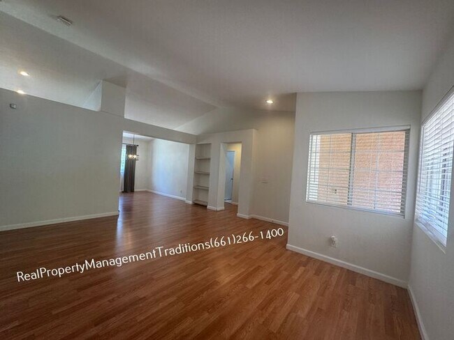 Foto del edificio - 3Bed+2 Bath Rancho vista Home