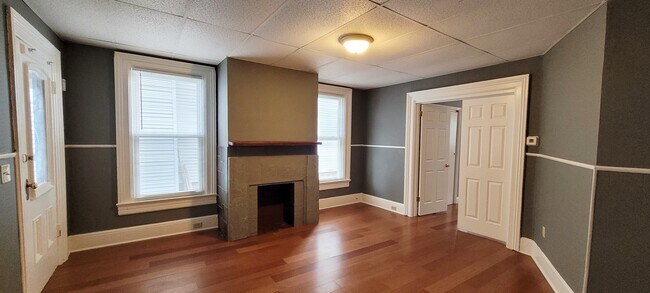 Living Room - 527 W Water St