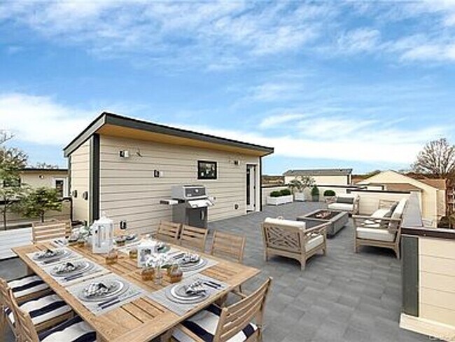 Foto del edificio - Located in the Smallwood Neighborhood only minutes to uptown Charlotte and all the major corridor...