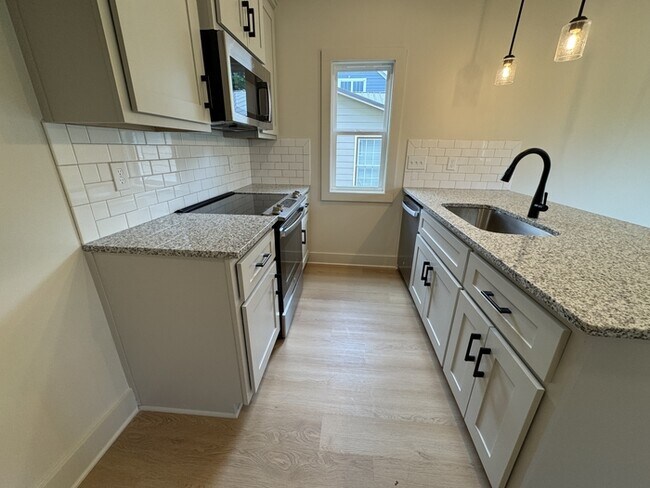 Foto del edificio - 1008 Halsey Ave NE