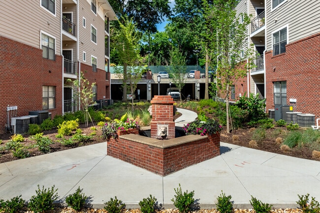 Foto del edificio - Monroe Place Apartments