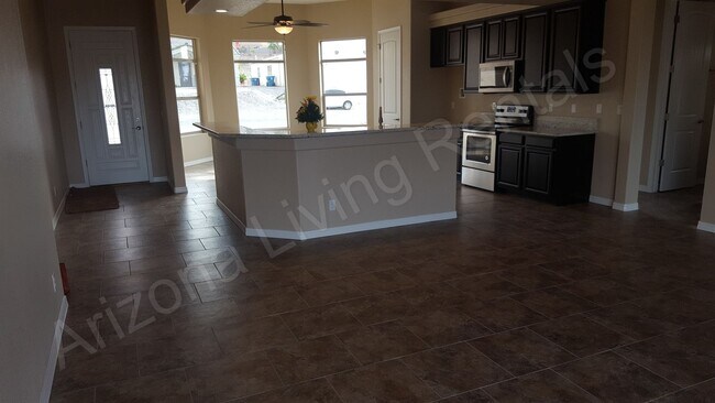 Foto del edificio - BEAUTIFUL RV GARAGE HOME