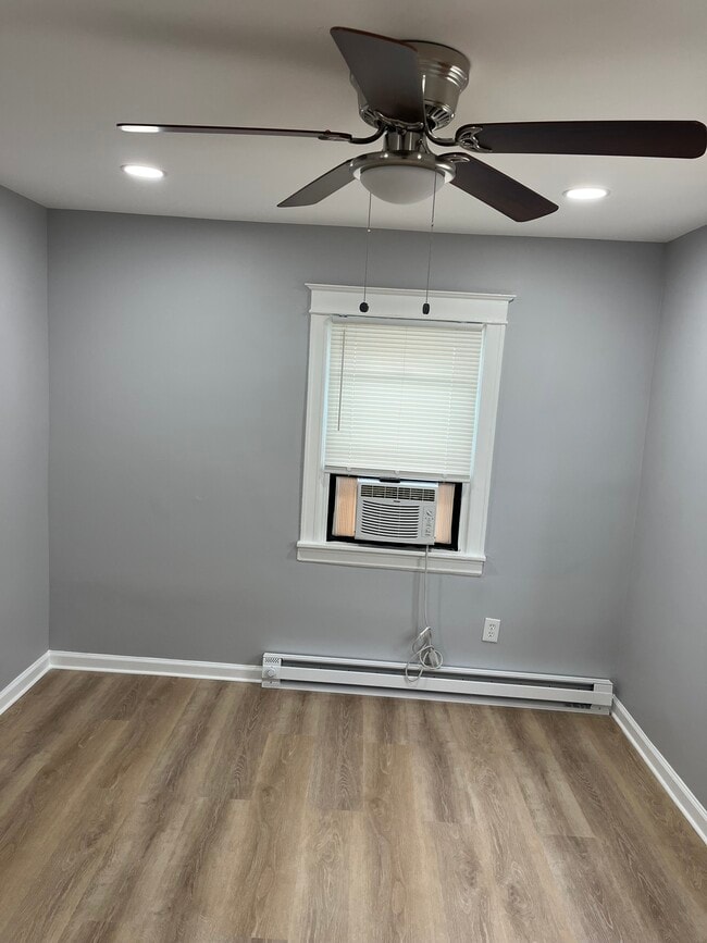 Building Photo - 257 E Cliveden St