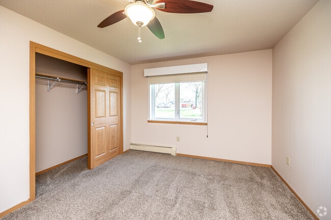 1BR, 1BA - 640 SF - Sun Prairie & Vista Court