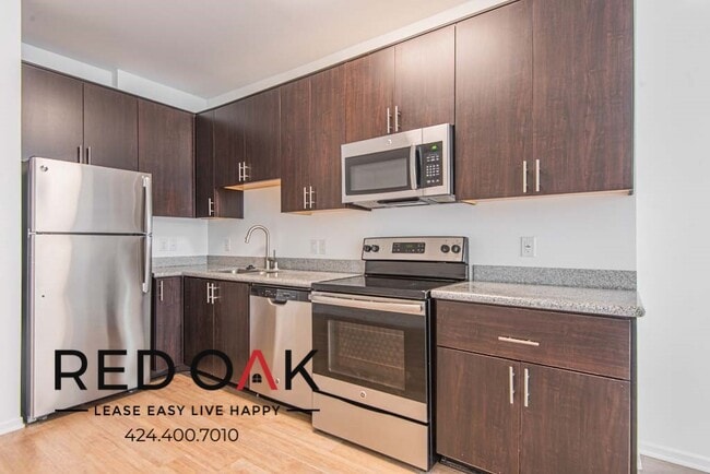 Building Photo - Luxurious Studio with Private Balcony, Cen...