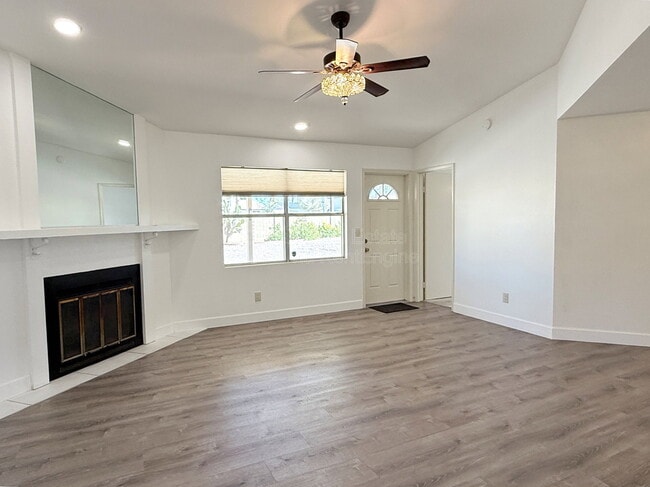 Photo - 4536 E Cheyenne Dr House