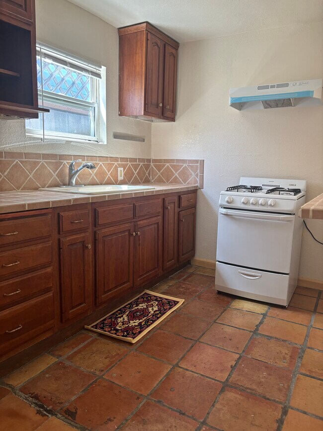 Foto del edificio - 2308 Woolsey St