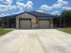 Building Photo - 2410 Westcliff Rd