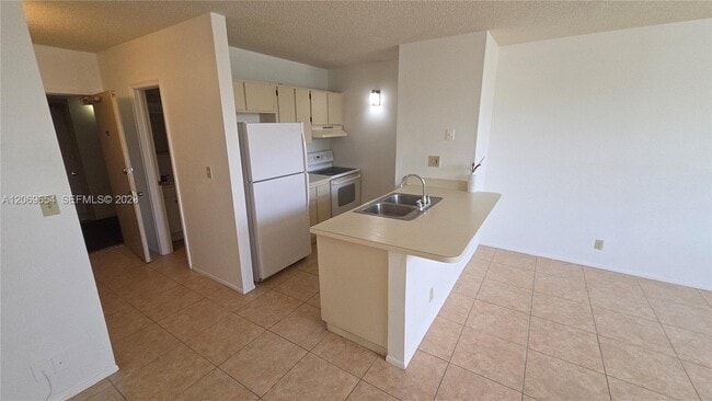 Building Photo - 2501 Riverside Dr