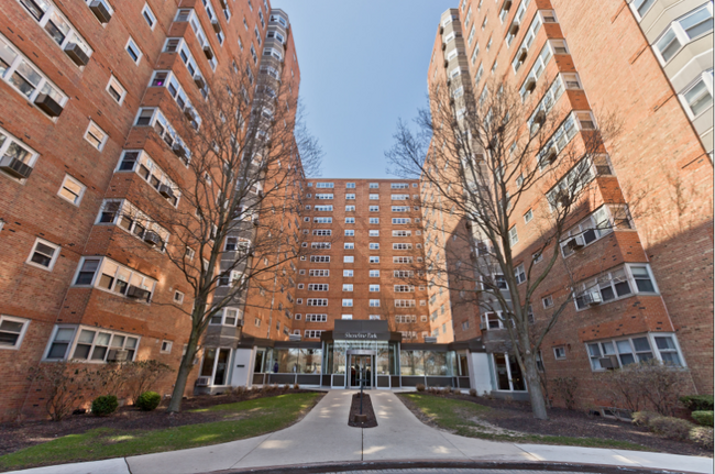 Building Photo - 4960 N Marine Dr