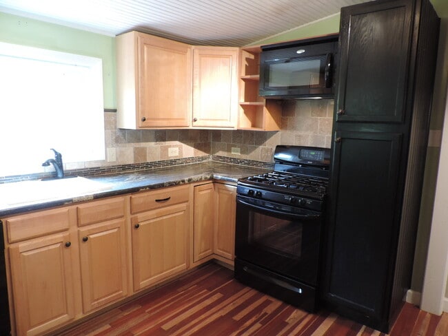Building Photo - Great 3/2.5 in Vilas, just minutes to Boone! Available in June!